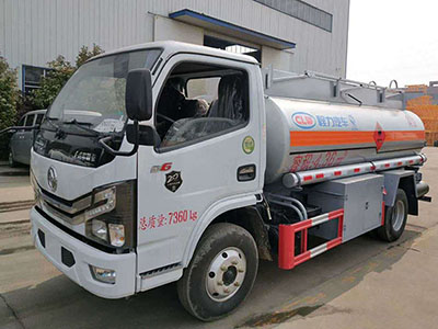 国六东风多利卡5吨油罐车
